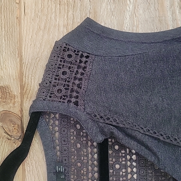 Prana Charcoal Gray Split Neck Tee with Crochet Trim Size Small - Picture 3 of 6